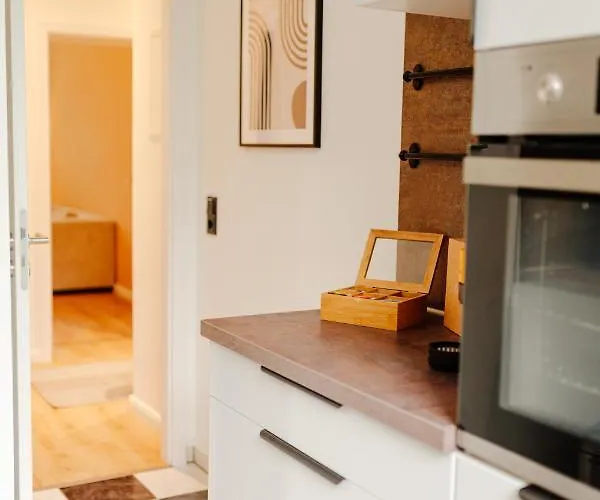 Design Stadtfeld-ost Mit Netflix & 2 Schlafzimmern アパート *